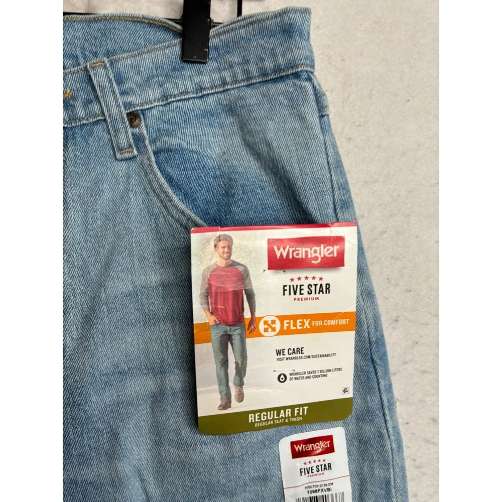 NWT Wrangler Five Star Premium Flex Regular Fit Jeans Light Wash 30x32 1096FXVBI